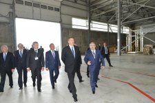 Президент Азербайджана принял участие в открытии завода по производству керамических плит в Гаджигабуле (ФОТО)