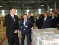 Президент Азербайджана принял участие в открытии завода по производству керамических плит в Гаджигабуле (ФОТО)