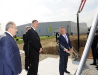 Президент Азербайджана принял участие в открытии завода по производству керамических плит в Гаджигабуле (ФОТО)