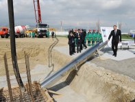 Президент Азербайджана принял участие в открытии завода по производству керамических плит в Гаджигабуле (ФОТО)