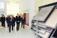 Президент Азербайджана принял участие в открытии завода по производству керамических плит в Гаджигабуле (ФОТО)