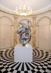 Первая леди Азербайджана ознакомилась с открывшейся в Париже выставкой современного азербайджанского искусства (ФОТО)