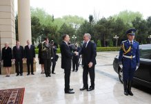 В Баку состоялась церемония официальной встречи президента Латвии (ФОТО)