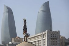 Путешествие самого известного в мире паркуриста Райана Дойла в Баку (видео-фото)