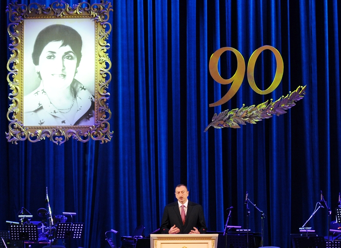 Президент Азербайджана принял участие в церемонии, посвященной 90-летию академика Зарифы Алиевой (ФОТО)