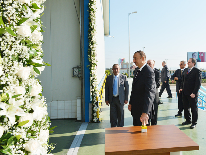 Президент Азербайджана принял участие в открытии ряда заводов в поселке Хокмали Абшеронского района (ФОТО)