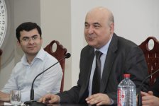 В рамках проекта "Книжный клуб" "Ирели" состоялась встреча с писателем Чингизом Абдуллаевым (фото)