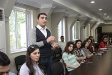 В рамках проекта "Книжный клуб" "Ирели" состоялась встреча с писателем Чингизом Абдуллаевым (фото)