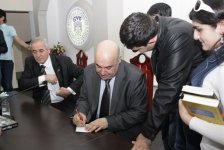 В рамках проекта "Книжный клуб" "Ирели" состоялась встреча с писателем Чингизом Абдуллаевым (фото)