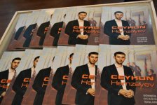В Баку представлена книга, посвященная жизни и творчеству Джейхуна Гамзаева (фото)
