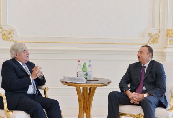 Azerbaijani President receives former leader of Uruguay
