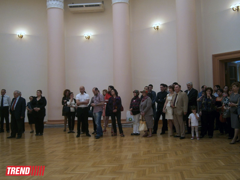 В Баку открылась благотворительная выставка "Мы как все" (фотоcессия)