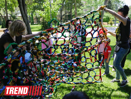 В Баку в рамках проекта Participate Public Art Festival прошел мастер-класс российской арт-студии "П.Т.Х." (фото)