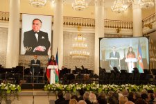 Лейла Алиева: Гейдар Алиев создал Азербайджан, который сегодня удивляет мир своими экономическими, политическими и культурными достижениями (ФОТО)
