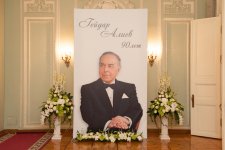 Лейла Алиева: Гейдар Алиев создал Азербайджан, который сегодня удивляет мир своими экономическими, политическими и культурными достижениями (ФОТО)