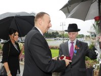 Президент Азербайджана и его супруга приняли участие в торжественной церемонии по случаю Дня Победы над фашизмом (версия 2) (ФОТО)