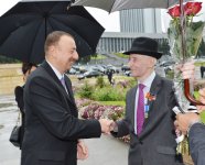 Президент Азербайджана и его супруга приняли участие в торжественной церемонии по случаю Дня Победы над фашизмом (версия 2) (ФОТО)