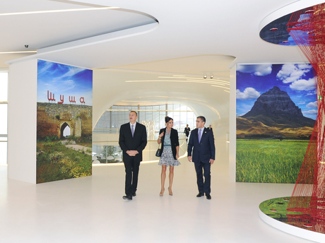 Azerbaijani President visits Heydar Aliyev Museum in Heydar Aliyev Center (PHOTO)