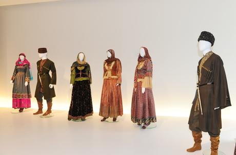 Azerbaijani President visits Heydar Aliyev Museum in Heydar Aliyev Center (PHOTO)