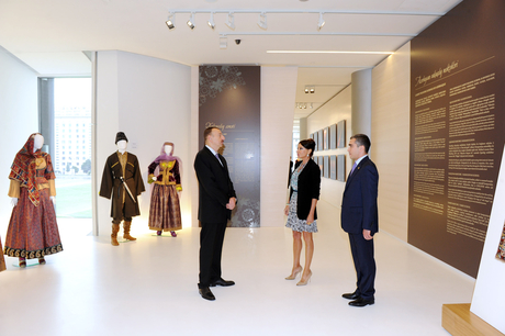 Azerbaijani President visits Heydar Aliyev Museum in Heydar Aliyev Center (PHOTO)