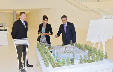 Azerbaijani President visits Heydar Aliyev Museum in Heydar Aliyev Center (PHOTO)