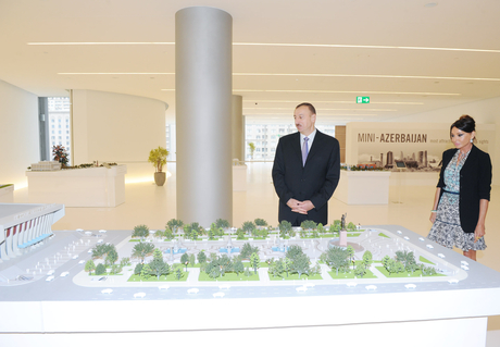 Azerbaijani President visits Heydar Aliyev Museum in Heydar Aliyev Center (PHOTO)
