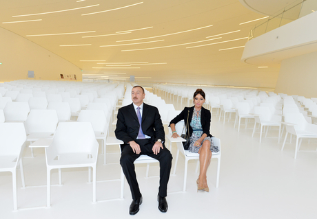 Azerbaijani President visits Heydar Aliyev Museum in Heydar Aliyev Center (PHOTO)