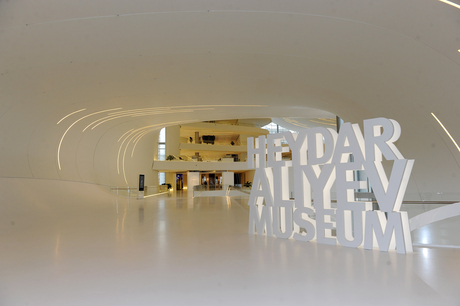 Azerbaijani President visits Heydar Aliyev Museum in Heydar Aliyev Center (PHOTO)