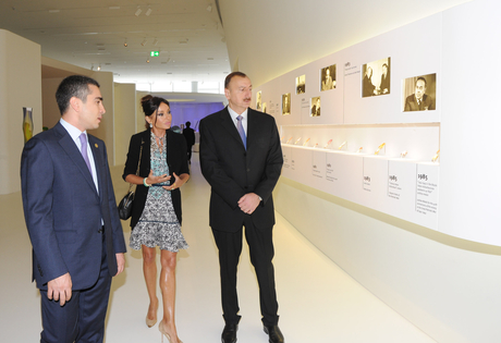 Azerbaijani President visits Heydar Aliyev Museum in Heydar Aliyev Center (PHOTO)