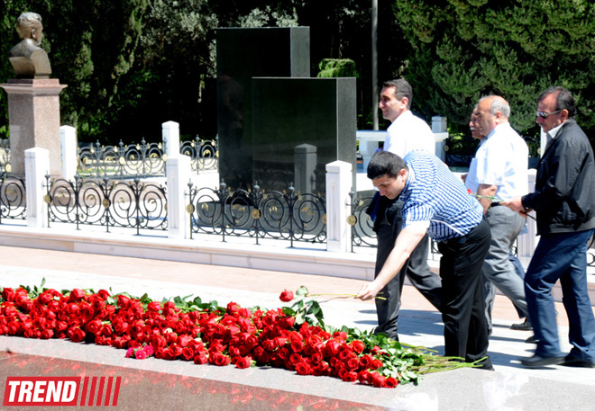 Общественность Азербайджана отмечает 90-ю годовщину со дня рождения общенационального лидера Гейдара Алиева (ФОТО)