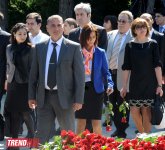 Общественность Азербайджана отмечает 90-ю годовщину со дня рождения общенационального лидера Гейдара Алиева (ФОТО)