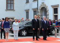 Azerbaijani President officially welcomed to Vienna (PHOTO)