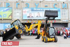 Шоу экскаваторов в Екатеринбурге  (фото)