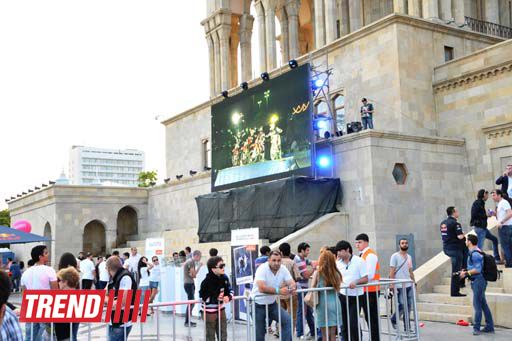 Умопомрачительные трюки мотоциклистов в вечернем Баку - Red Bull X Fighters Jams (фото)