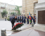 Президент Ильхам Алиев посетил монумент, воздвигнутый в честь Азербайджанской Демократической Республики (ФОТО)