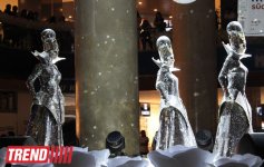 Московская группа "Extravaganza"  выступила в Баку в необычных костюмах - неоновое шоу (фото)