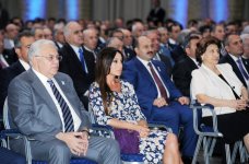 Правящая партия выдвинула кандидатуру Ильхама Алиева на пост Президента Азербайджана (ФОТО)