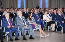 Правящая партия выдвинула кандидатуру Ильхама Алиева на пост Президента Азербайджана (ФОТО)