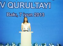 Правящая партия выдвинула кандидатуру Ильхама Алиева на пост Президента Азербайджана (ФОТО)
