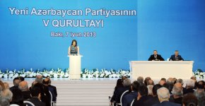 Правящая партия выдвинула кандидатуру Ильхама Алиева на пост Президента Азербайджана (ФОТО)