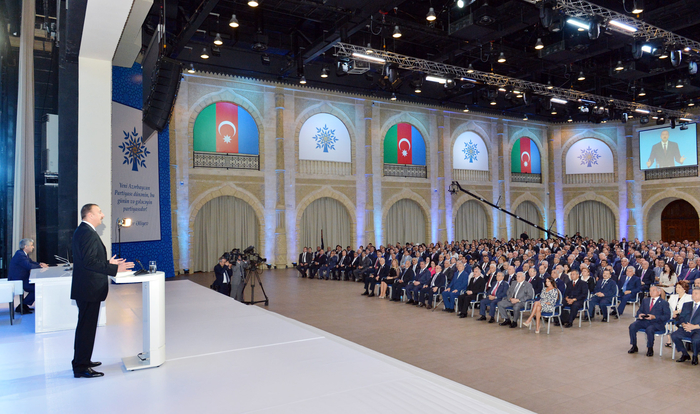Правящая партия выдвинула кандидатуру Ильхама Алиева на пост Президента Азербайджана (ФОТО)
