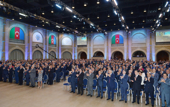 Правящая партия выдвинула кандидатуру Ильхама Алиева на пост Президента Азербайджана (ФОТО)