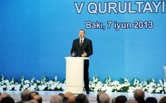 Правящая партия выдвинула кандидатуру Ильхама Алиева на пост Президента Азербайджана (ФОТО)