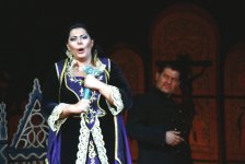 В Баку представлена "Тоска" с участием "золотого сопрано" Турции (фото)