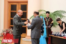 В Азербайджане работникам культуры и туризма впервые вручены почетные нагрудные знаки (фото)