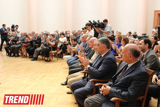 В Азербайджане работникам культуры и туризма впервые вручены почетные нагрудные знаки (фото)