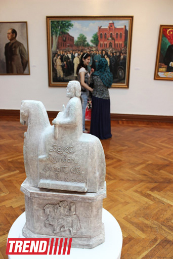 В Баку открылась выставка, посвященная Дню национального спасения (фото)