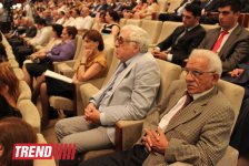 В Баку состоялся праздничный вечер, посвященный 140-летию создания азербайджанского театра (фото)