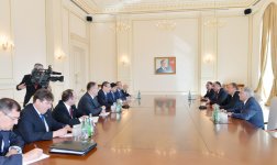 Президент Азербайджана принял делегацию во главе с премьер-министром Румынии