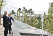 Президент Азербайджана ознакомился с условиями, созданными в парке культуры и отдыха имени Гейдара Алиева в Бинагадинском районе Баку после реконструкции (ФОТО)